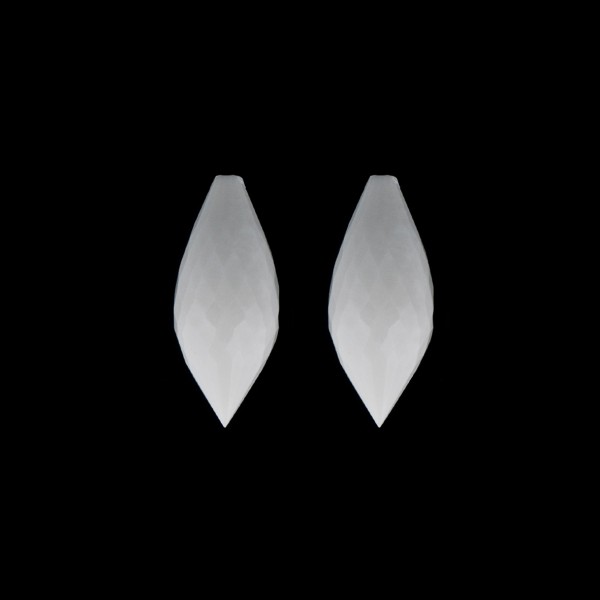 Cacholong, weiß, Spitzpampel, facettiert, 20x8 mm